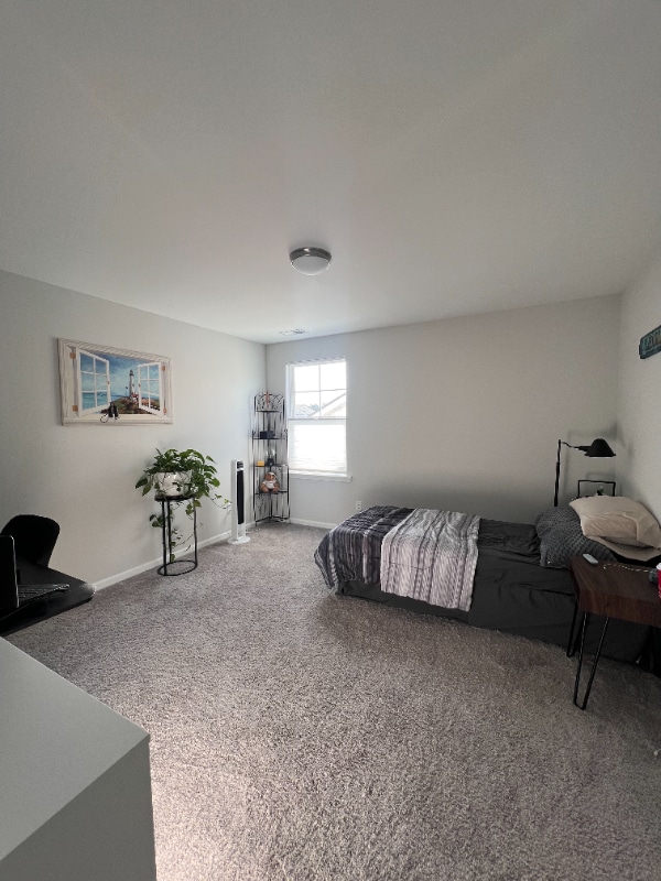 16 Roxbury Dr