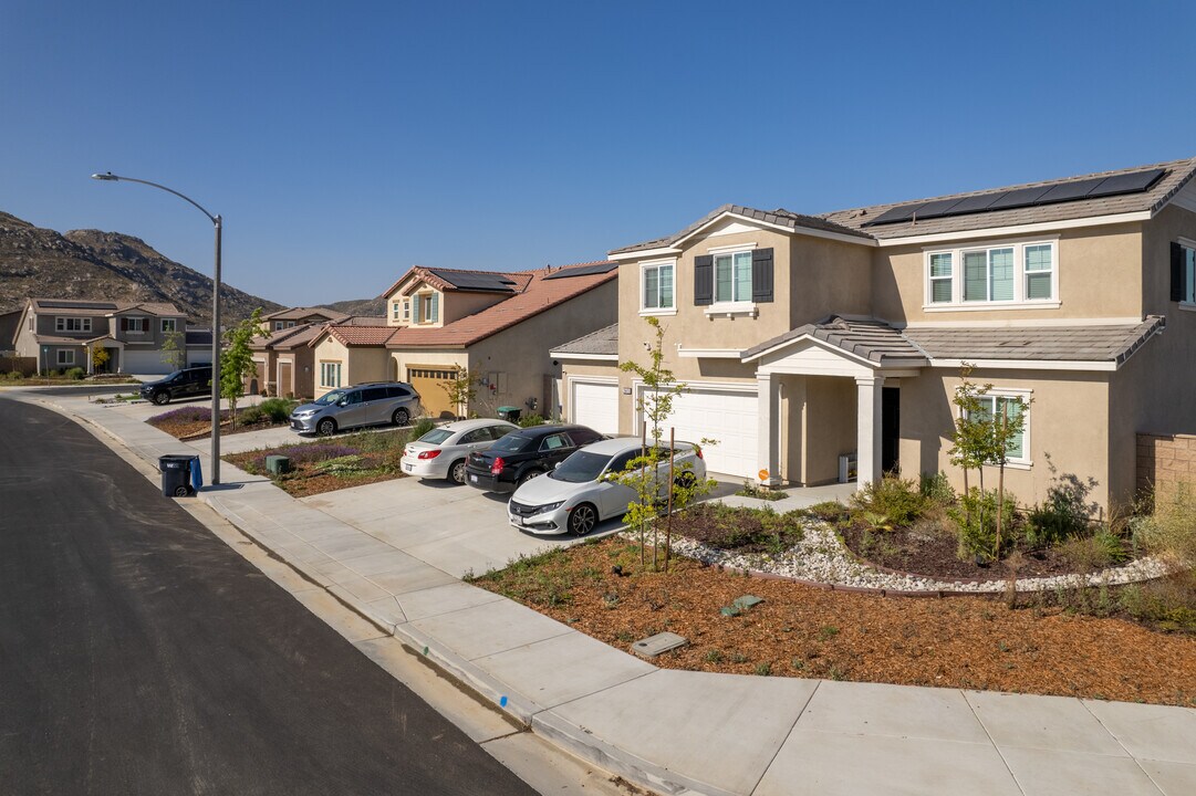 Wildrose at Pleasant Valley Ranch in Winchester, CA - Building Photo