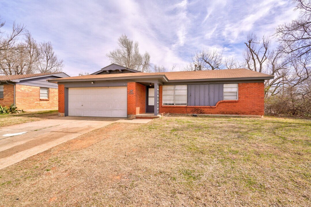 1200 Mcdonald Dr in Midwest City, OK - Building Photo