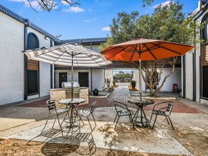 Anderson Flats Apartments in Austin, TX - Building Photo - Building Photo