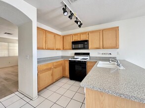 2048 Rose Coral Ave in Las Vegas, NV - Building Photo - Building Photo