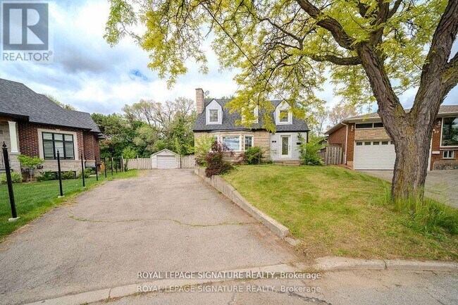 41 Mayo Dr in Toronto, ON - Building Photo - Building Photo