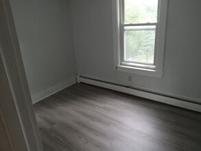 73 Elm St, Unit 4 in Malone, NY - Building Photo - Building Photo