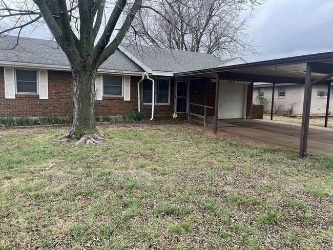 property at 425 S Dallas Ave