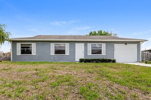 4673 SW Monaco St in Port St. Lucie, FL - Building Photo