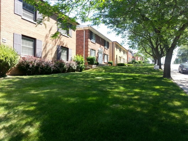 Longfellow Garden Apartment Homes in Milwaukee, WI - Building Photo - Building Photo