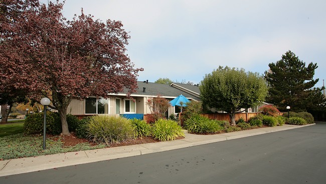 Oak Ridge Apartments in Sonoma, CA - Foto de edificio - Building Photo