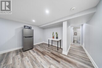 31 Brantwood Dr in Toronto, ON - Building Photo - Building Photo
