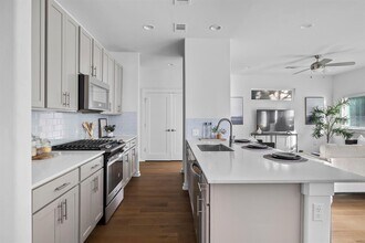 6800 Menchaca Rd in Austin, TX - Building Photo - Building Photo