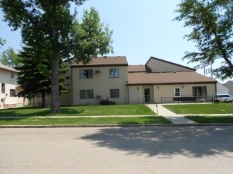 713 1st St W in Webster, SD - Building Photo