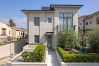 1020 S Marengo Ave in Pasadena, CA - Foto de edificio - Building Photo