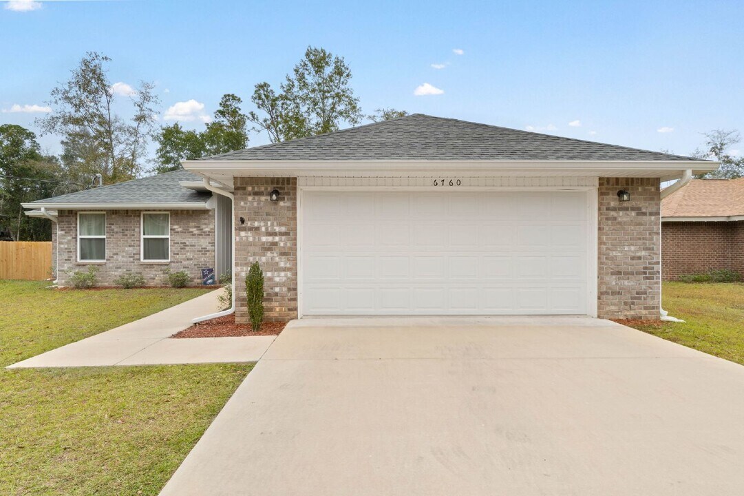 6760 Da Lisa Rd in Milton, FL - Building Photo