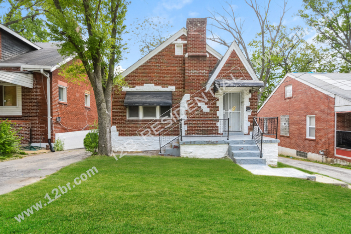 6213 Creston Ave Photo