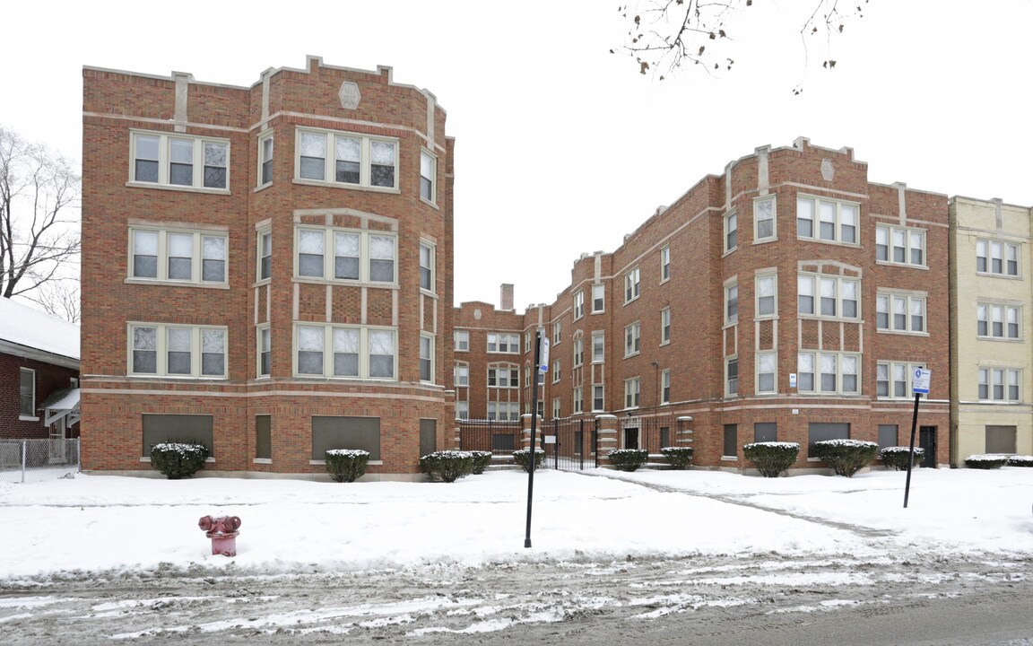 7625 S East End Ave in Chicago, IL - Building Photo