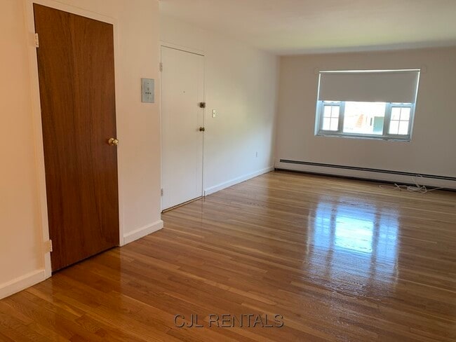 6 Harris Cir in Arlington, MA - Building Photo - Building Photo