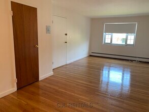 6 Harris Cir in Arlington, MA - Building Photo - Building Photo