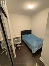 430 Square One Dr in Mississauga, ON - Building Photo - Building Photo