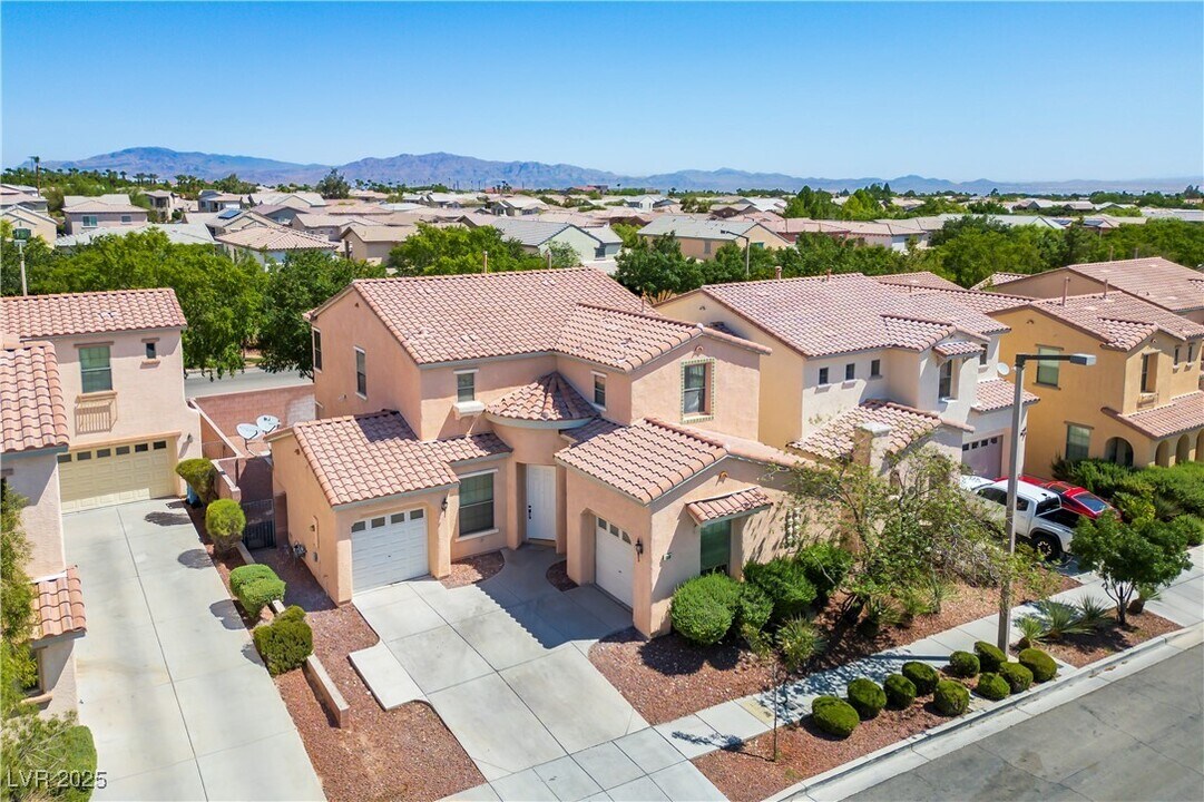 10506 Calico Pines Ave in Las Vegas, NV - Foto de edificio