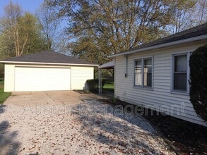 5785 Fitch Rd in North Olmsted, OH - Building Photo - Building Photo