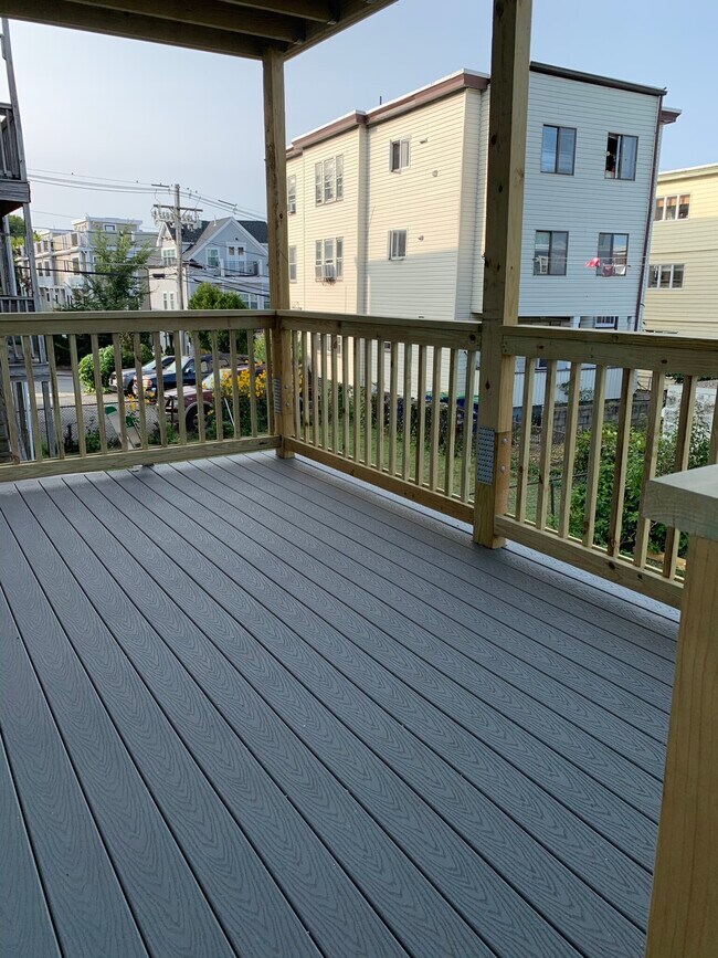 101 Heath St, Unit 1 in Somerville, MA - Foto de edificio - Building Photo