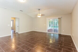 536 Chancellor Dr E in Jacksonville, FL - Foto de edificio - Building Photo