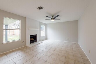 2004 Lobelia Dr, Unit 112 in Cedar Park, TX - Building Photo - Building Photo