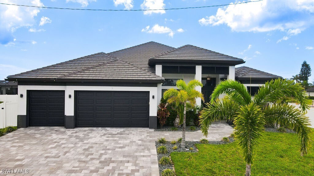 2 SW 35th Ave in Cape Coral, FL - Foto de edificio