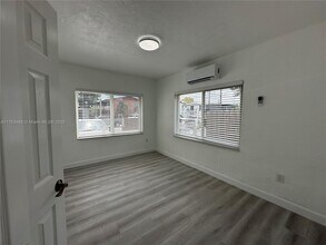 2001 NW Flagler Terrace in Miami, FL - Building Photo - Building Photo