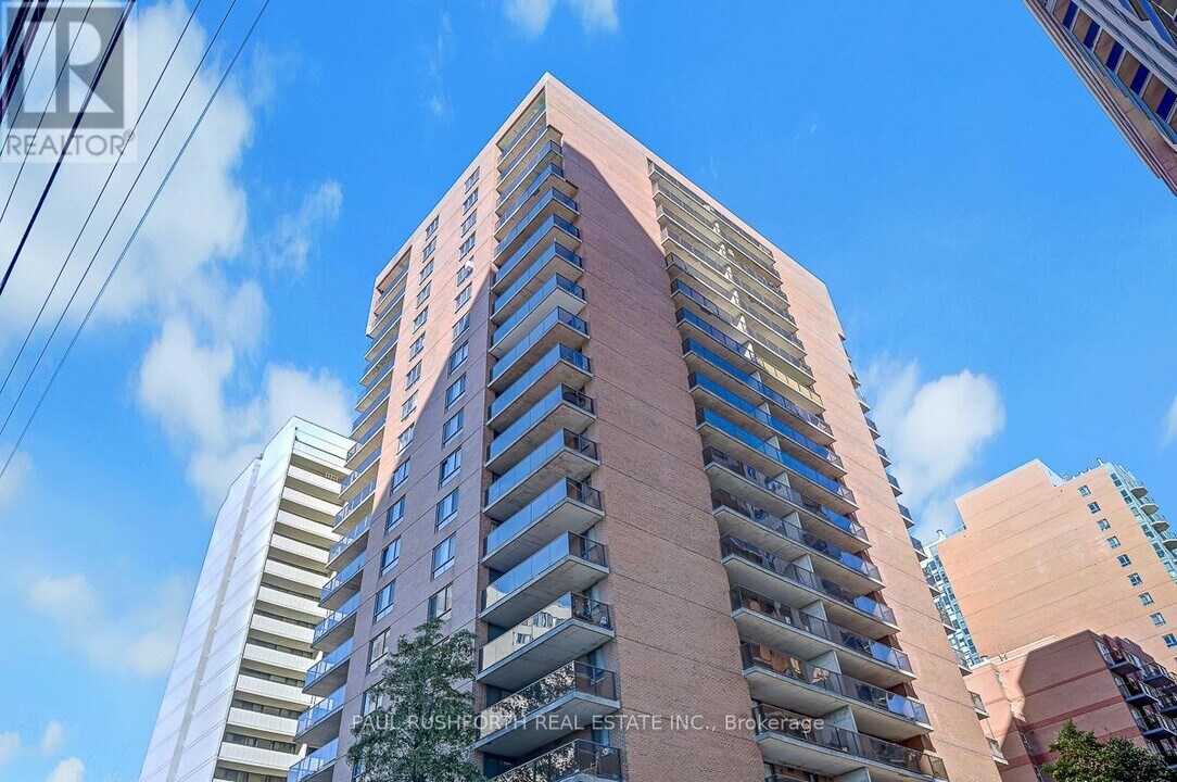 475 Laurier Ave W in Ottawa, ON - Building Photo
