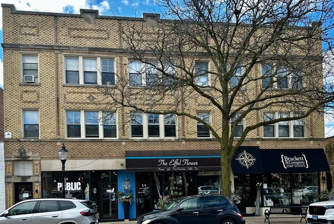 property at 7 W Campbell St