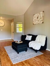 8185 Mountain View Dr, Unit B in Pleasanton, CA - Building Photo - Building Photo