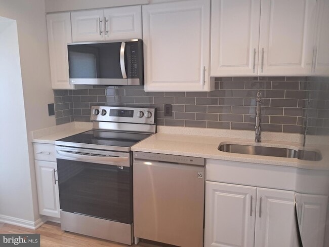 6204 Little Valley Way in Alexandria, VA - Building Photo - Building Photo