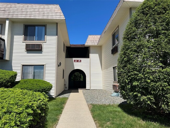 21 Village Park Dr in Fishkill, NY - Building Photo - Building Photo