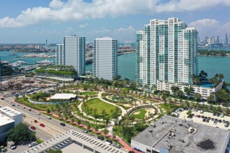Five Park in Miami Beach, FL - Foto de edificio - Building Photo