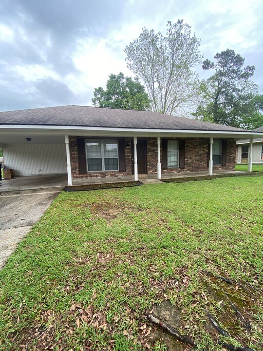 9263 Tasmania Ave in Baton Rouge, LA - Building Photo