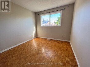 51 Navaho Dr in Toronto, ON - Building Photo - Building Photo