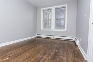 7130 S Jeffery Blvd in Chicago, IL - Building Photo