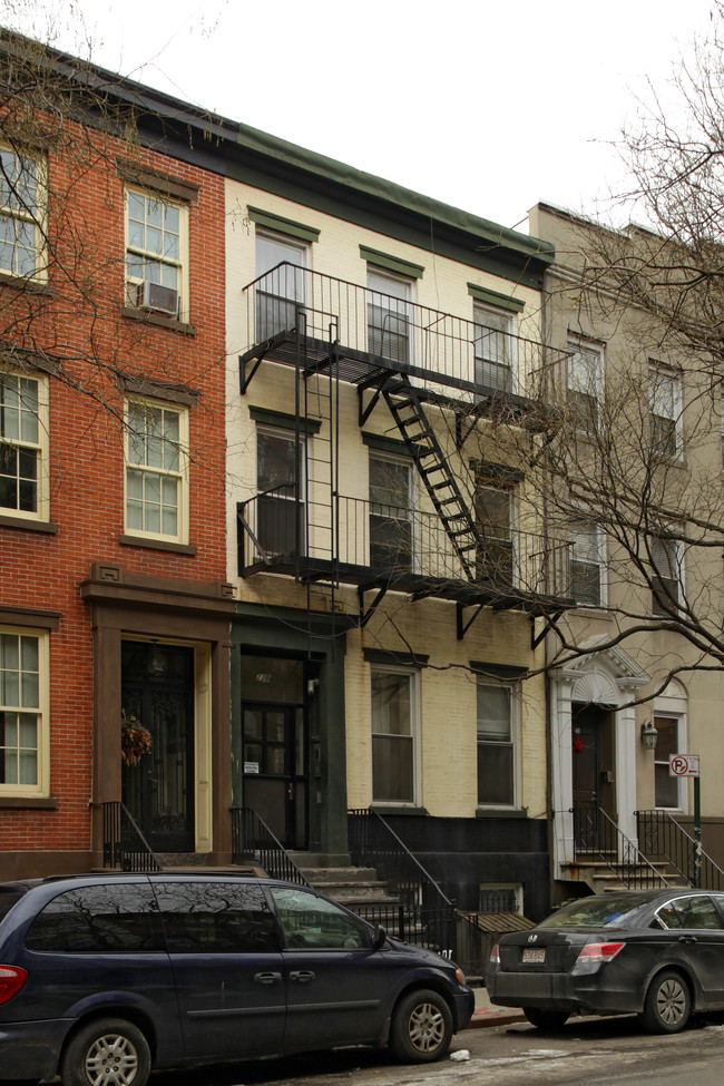 228 East 5th Street in New York, NY - Foto de edificio - Building Photo
