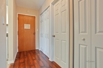 1615 E Central Rd, Unit Dana Point Condo in Arlington Heights, IL - Building Photo - Building Photo