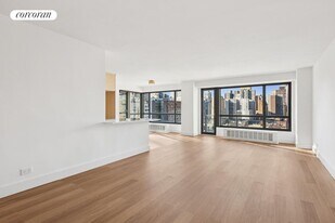 501 E 87th St in New York, NY - Building Photo
