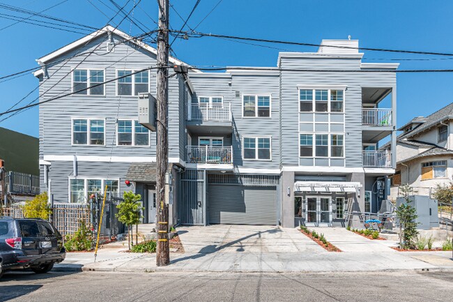 317 Lester Ave in Oakland, CA - Building Photo - Building Photo