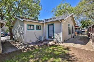 2415 26th St-Unit -2415 26th St in Sacramento, CA - Building Photo - Building Photo