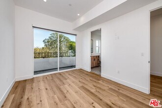 5042 Laurel Canyon Blvd in Los Angeles, CA - Building Photo - Building Photo