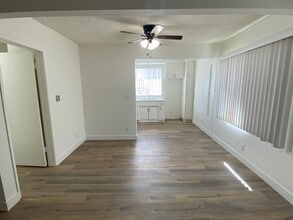 5230 Vesper Ave in Los Angeles, CA - Building Photo - Building Photo