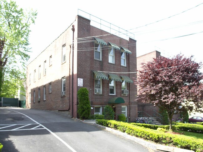 208-210 Battle Ave in White Plains, NY - Building Photo - Building Photo
