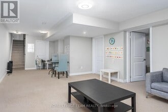 12 Knockaderry Cres in Ottawa, ON - Building Photo - Building Photo