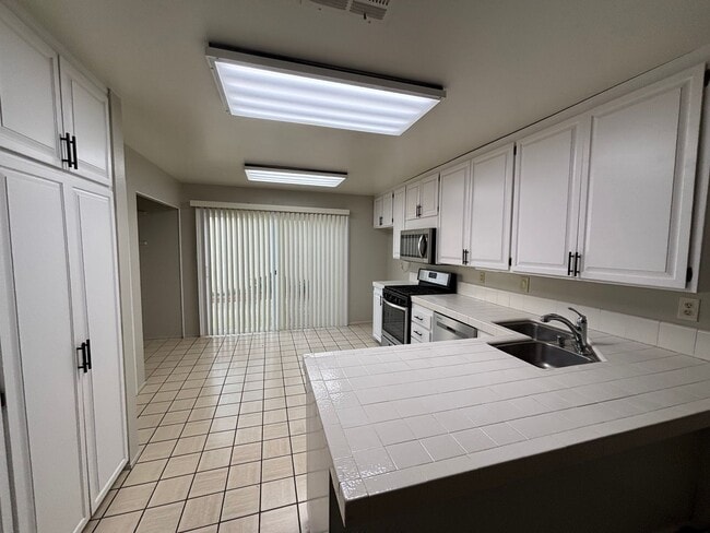 12203 Santa Gertrudes Ave in La Mirada, CA - Building Photo - Building Photo