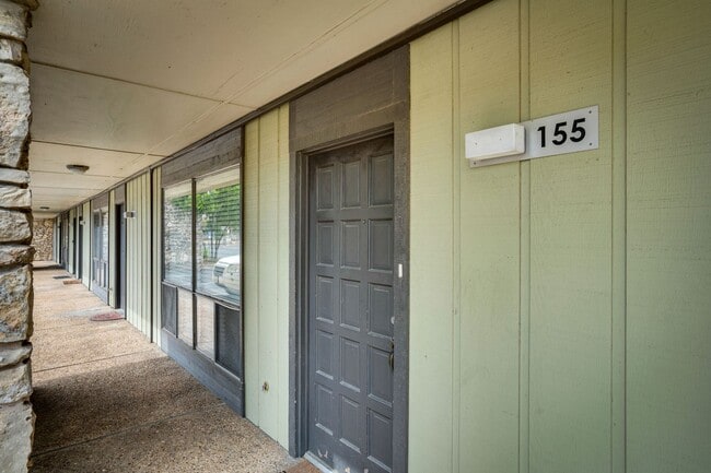 500 E Riverside Dr in Austin, TX - Foto de edificio - Building Photo