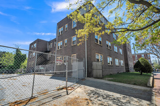 Adams Court Apartments in Wilmington, DE - Foto de edificio - Building Photo