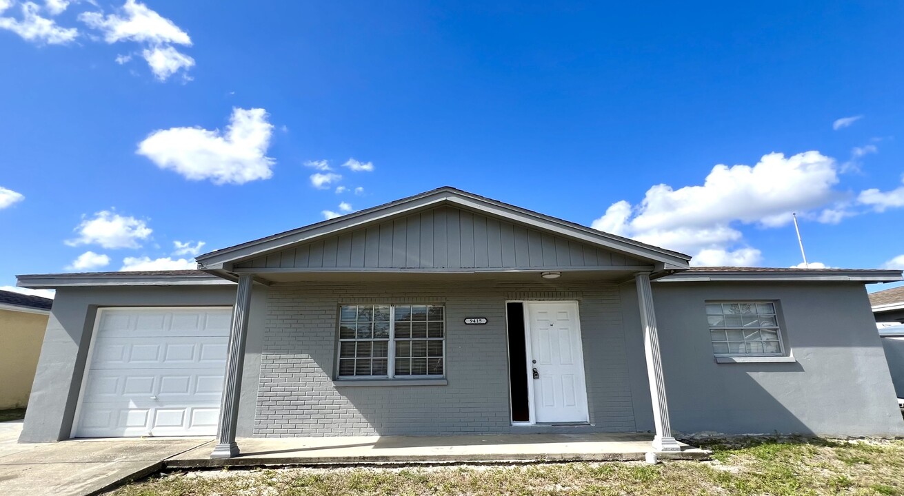 9415 Barrington Ln in Port Richey, FL - Building Photo